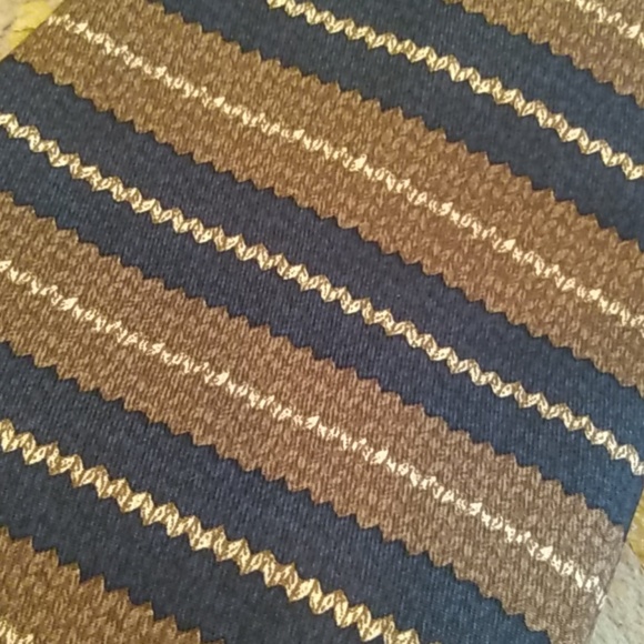 Vintage Tommy Hilfiger Italian Silk ztie - Picture 2 of 6